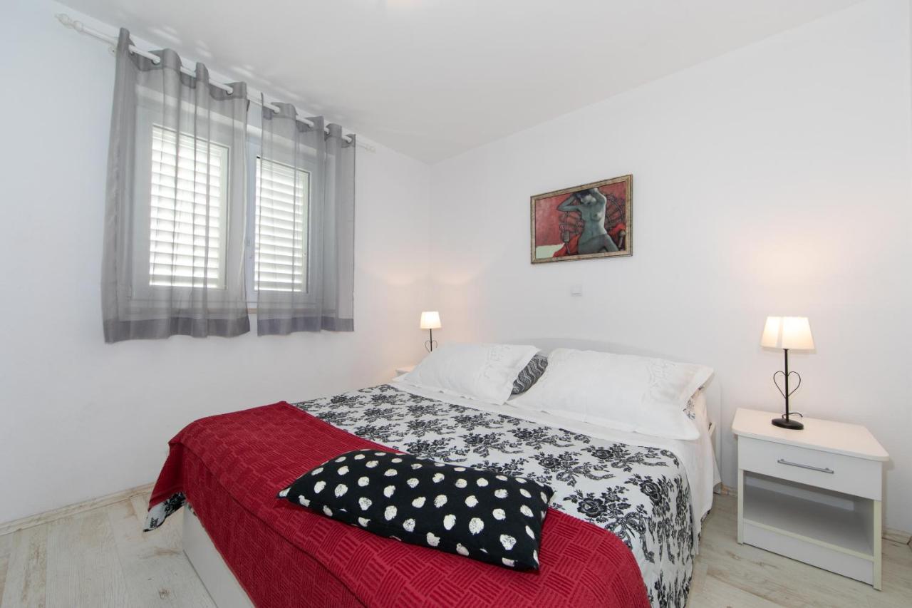 Apartmani Silva Tučepi Esterno foto