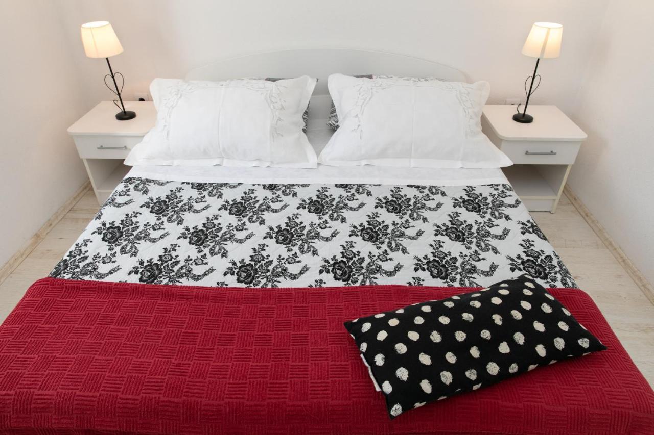 Apartmani Silva Tučepi Esterno foto